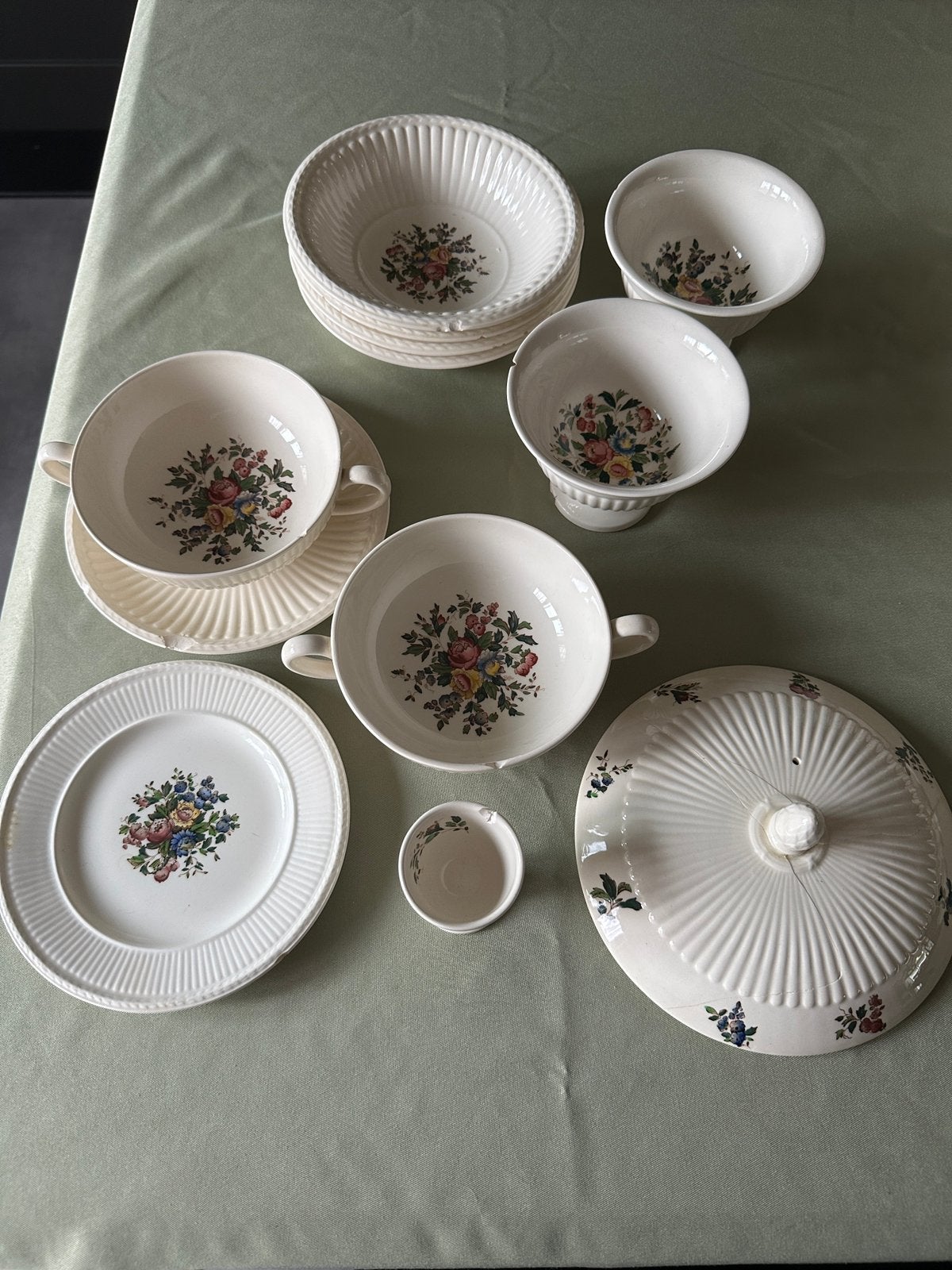 Wedgwood conway met beschadiging diverse onderdelen  servies, Antiek en Kunst, Ophalen