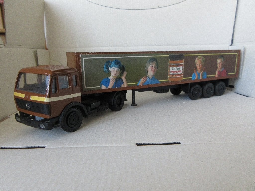 NZG Mercedes-Benz Calve pindakaas, Hobby en Vrije tijd, Modelauto's | 1:50, Ophalen of Verzenden, Zo goed als nieuw, Bus of Vrachtwagen