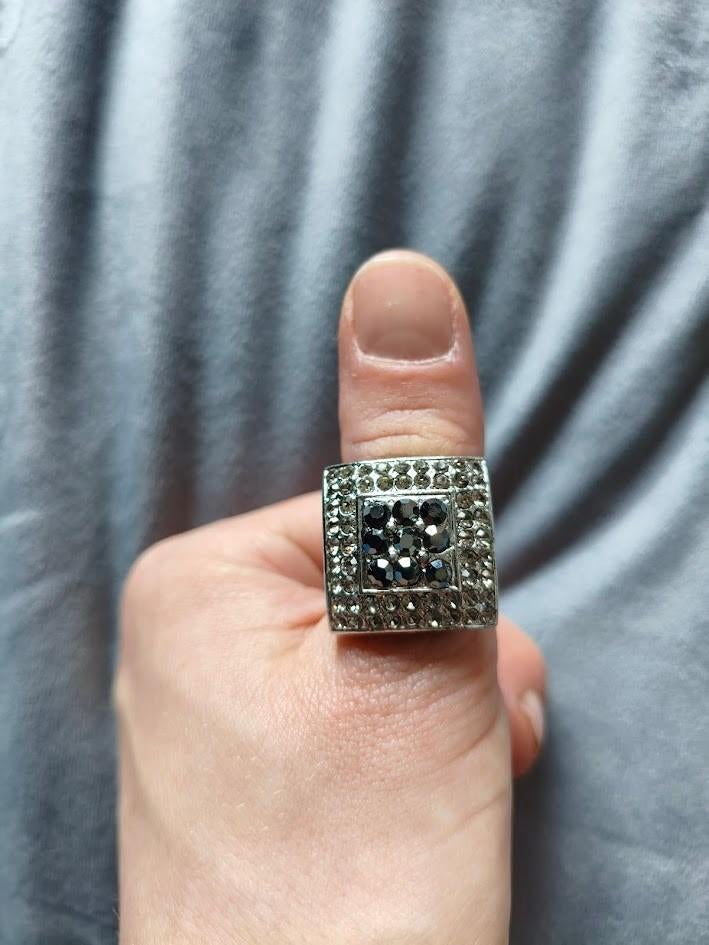 Zilverkleurige verstelbare ring met steentjes, Sieraden, Tassen en Uiterlijk, Ringen, Overige materialen, Gebruikt, 20 of groter