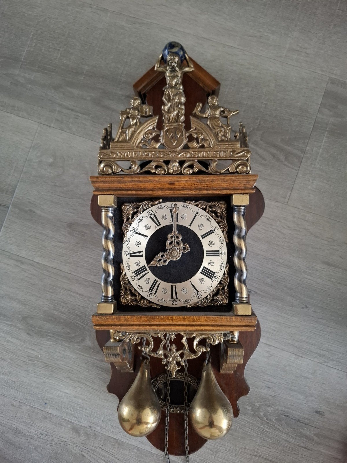Zaanse klok met Atlas en bellen, Antiek en Kunst, Ophalen