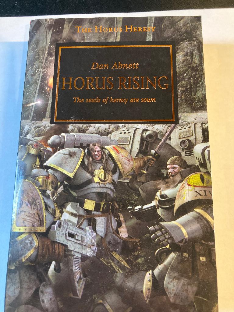 The Horus Heresy, Horus Rising Boek 1 (gelezen), Boeken, Ophalen of Verzenden, Gelezen, Dan Abnett