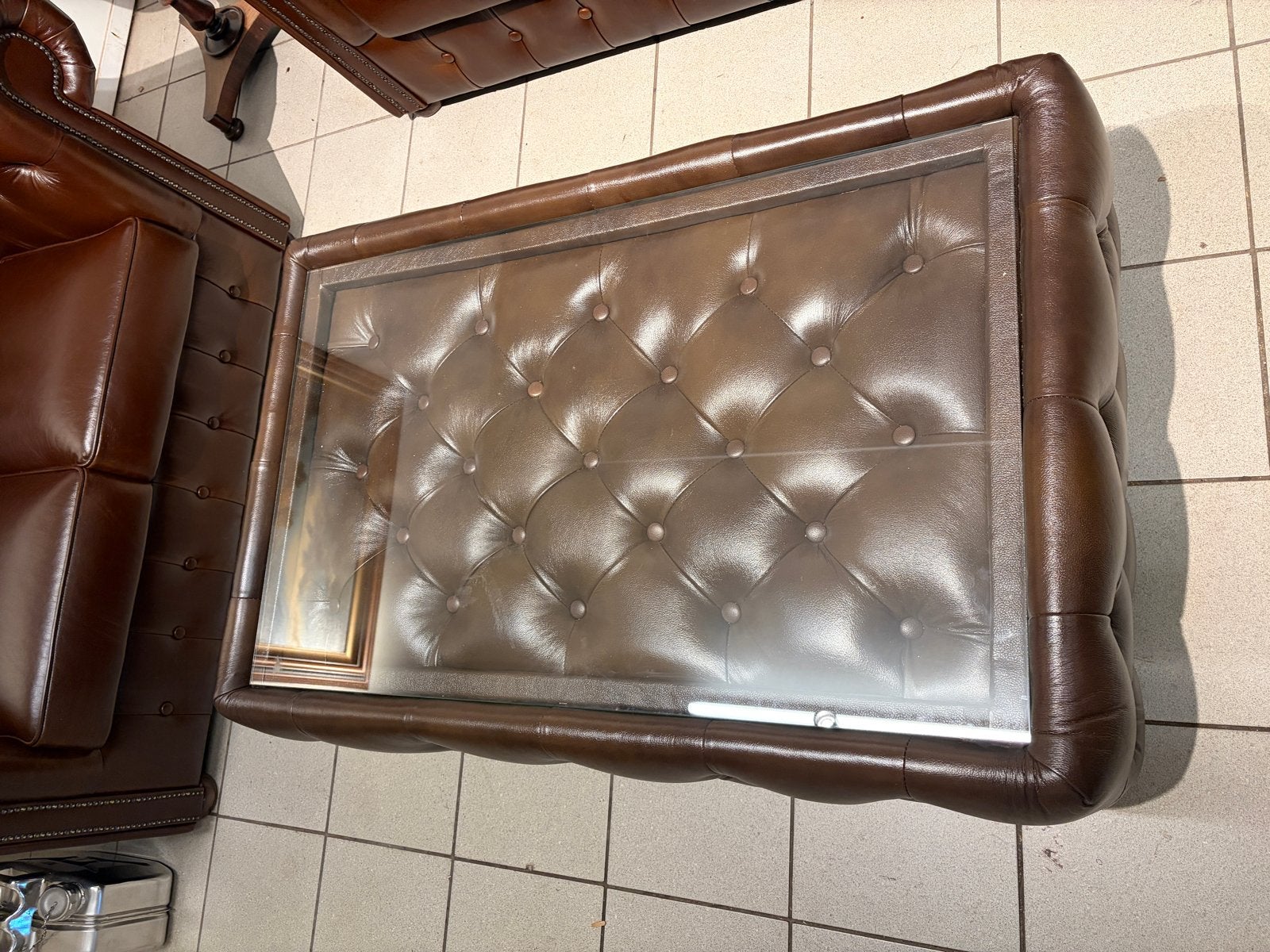 Chesterfield bankstel met salontafel - 2- en 3-zits bruin le, 7671cm, Gebruikt, 150 tot 200 cm, Driepersoons