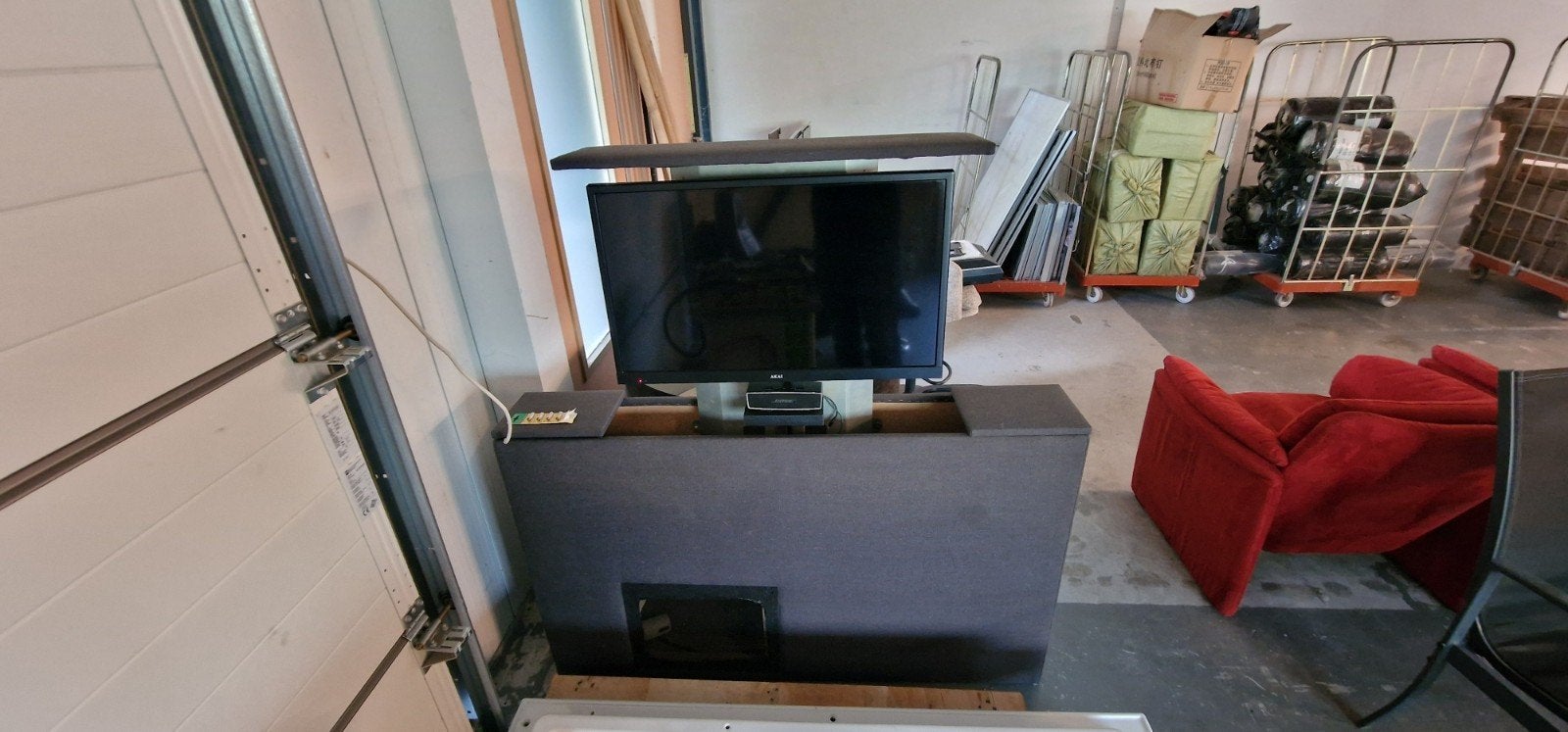 TV-meubel met lift en ingebouwde Bose speaker, Ophalen, Overige materialen, Gebruikt, 100 tot 150 cm