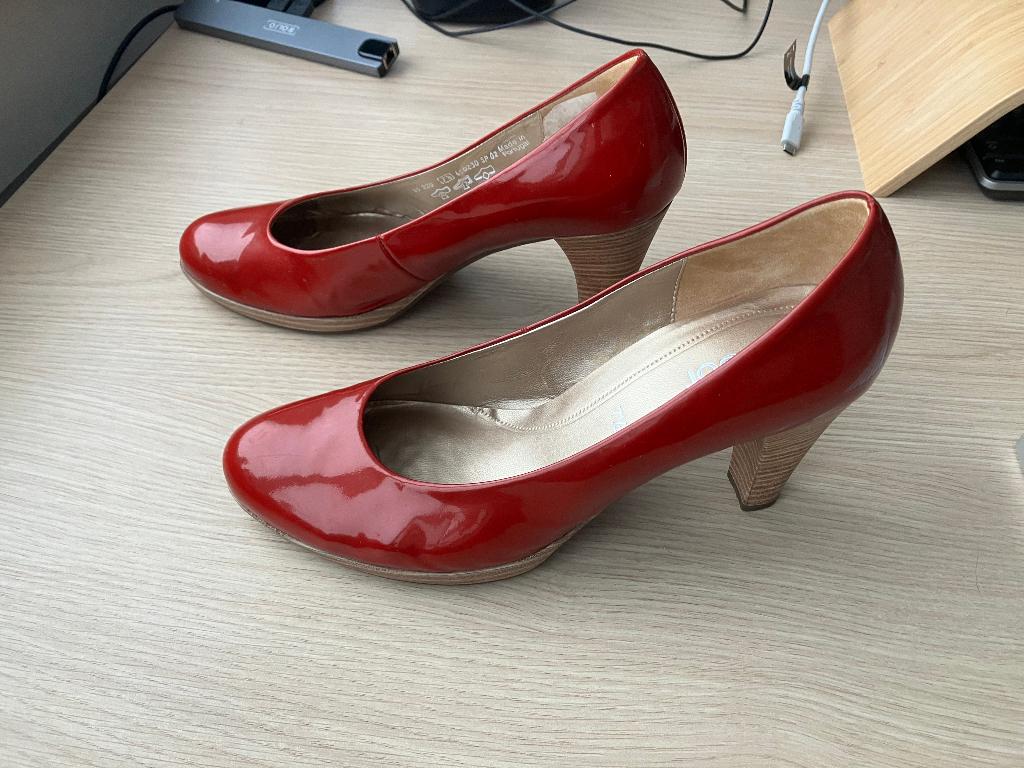 Gabor lakleren pumps rood mt 41, Pumps, Gabor, Ophalen of Verzenden, Gedragen