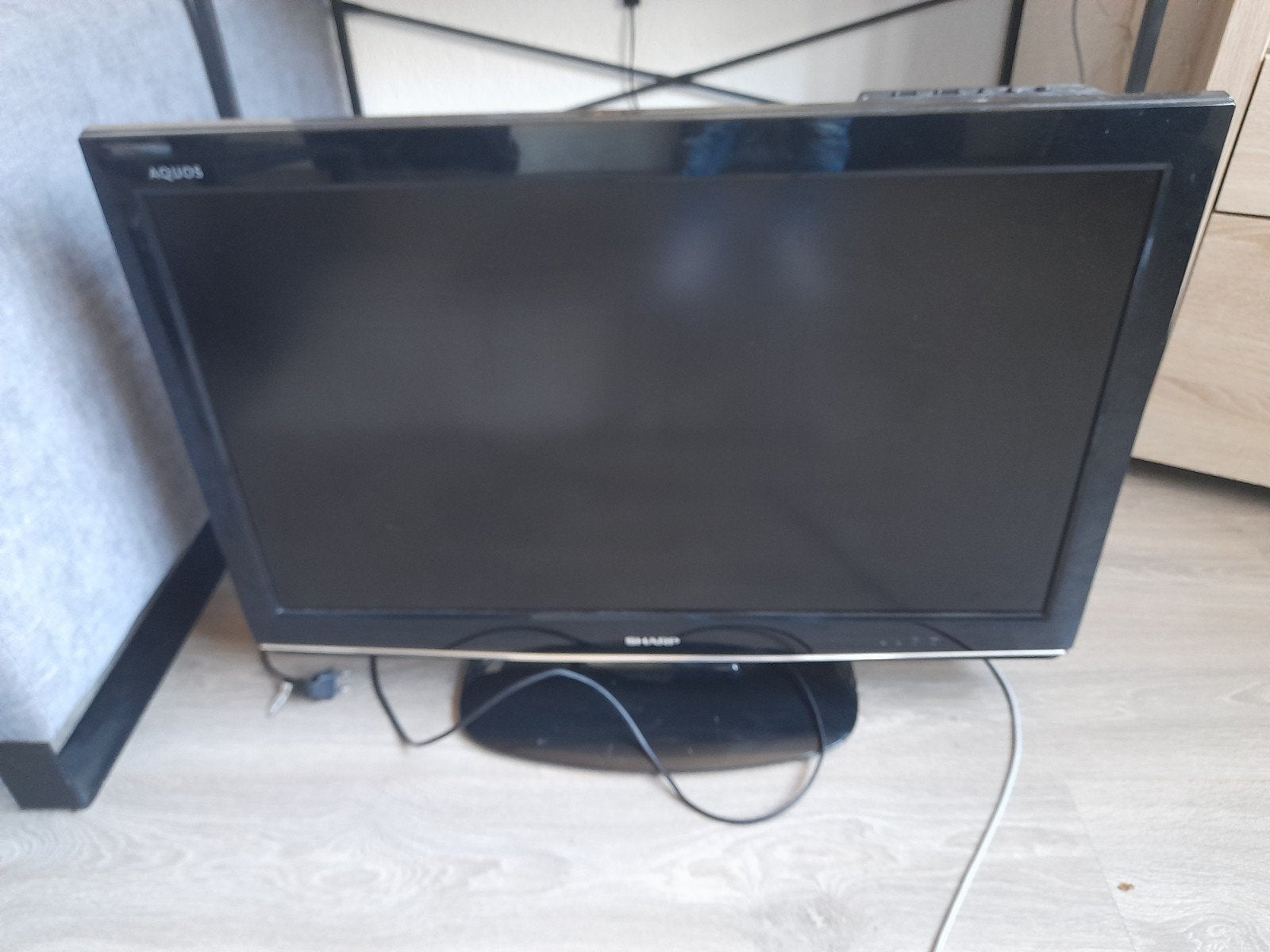 sharp LCD COLOUR TV zonder afstanbediening 

model LC 32RD9E, Ophalen, 50 Hz, Sharp