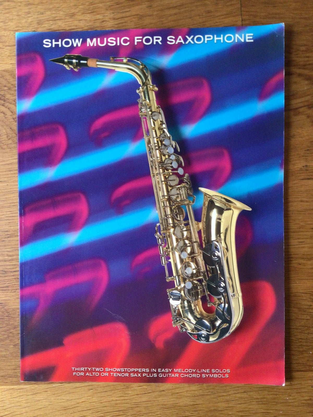Show music for saxophone, 32 nummers voor alt of tenor sax, Ophalen of Verzenden, Thema, Populair, Gitaar