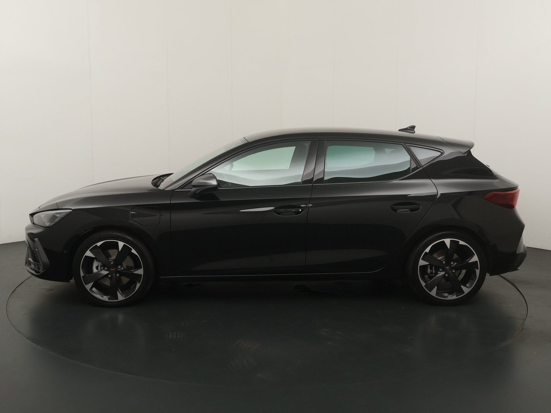 CUPRA Leon 1.5 TSI e-Hybrid 204pk PHEV Business | Stoel- en, Auto's, Cupra, 12 maanden, 4 cilinders, Leon, Leder en Stof