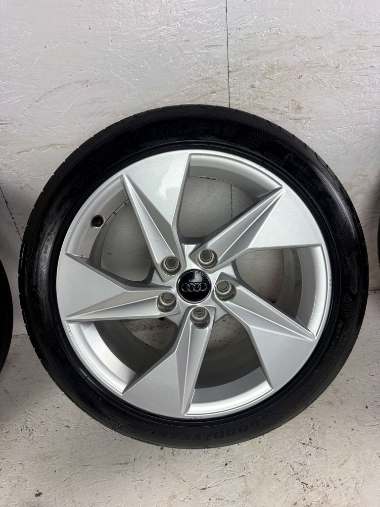 Originele Audi A3 A4 velgen 17" 5x112 zomerset golf caddy, Auto-onderdelen, Niet ingevuld, Gebruikt, Banden en Velgen, Niet ingevuld