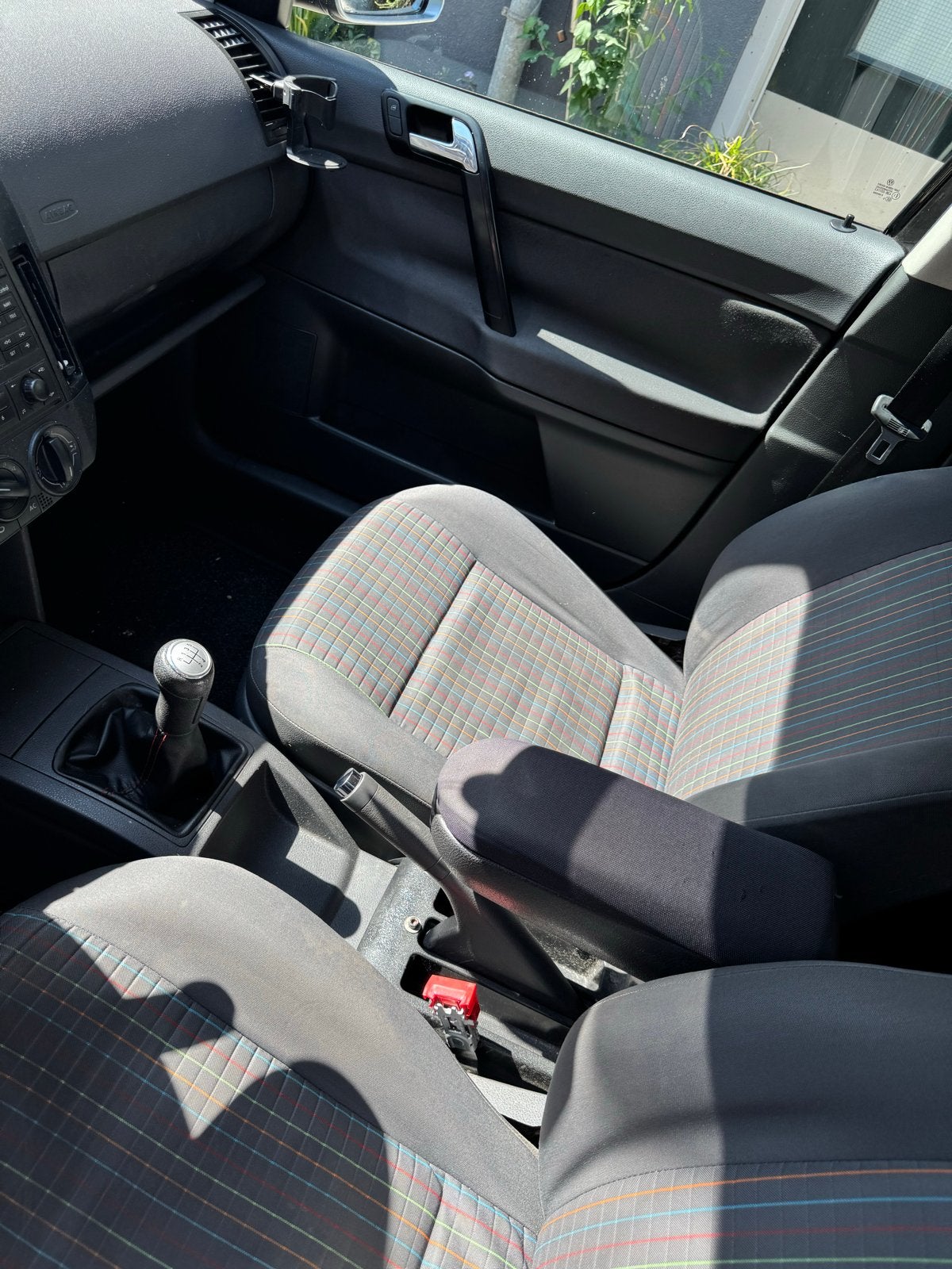 Foto 7 van Volkswagen Polo 1.4 16V 59KW 2007 Zwart