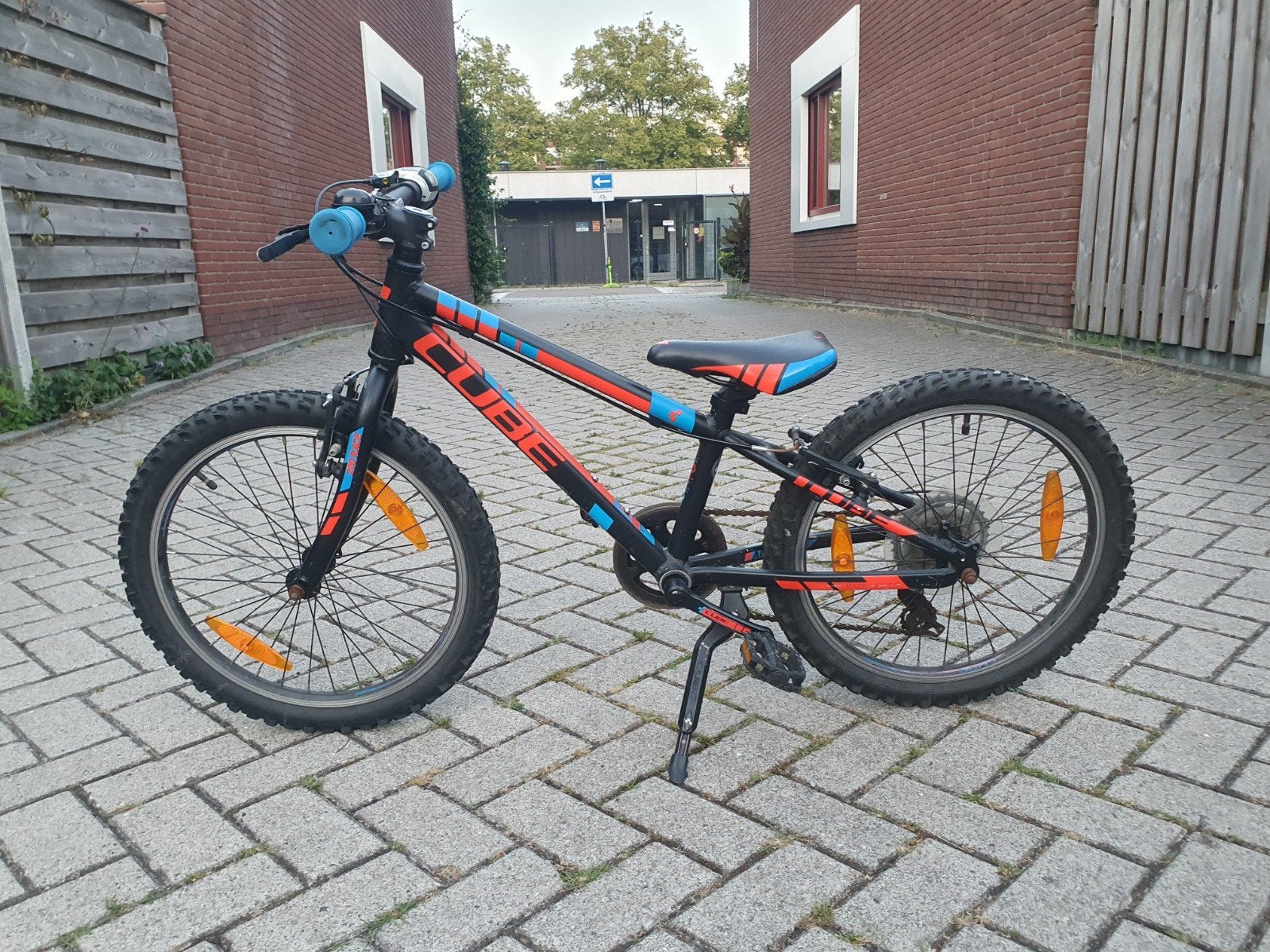 Cube kinderfiets 20 inch, blauw/rood/zwart, Fietsen en Brommers, Fietsen | Kinderfietsjes, Ophalen, 20 inch of meer, Gebruikt