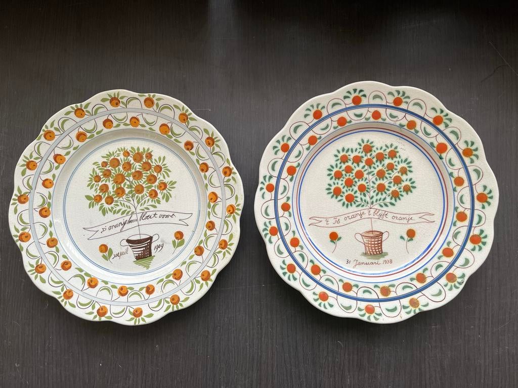 Twee borden Koninklijk Huis Oranje 1938 en 1989, Ophalen, Zo goed als nieuw, Nederland, Servies