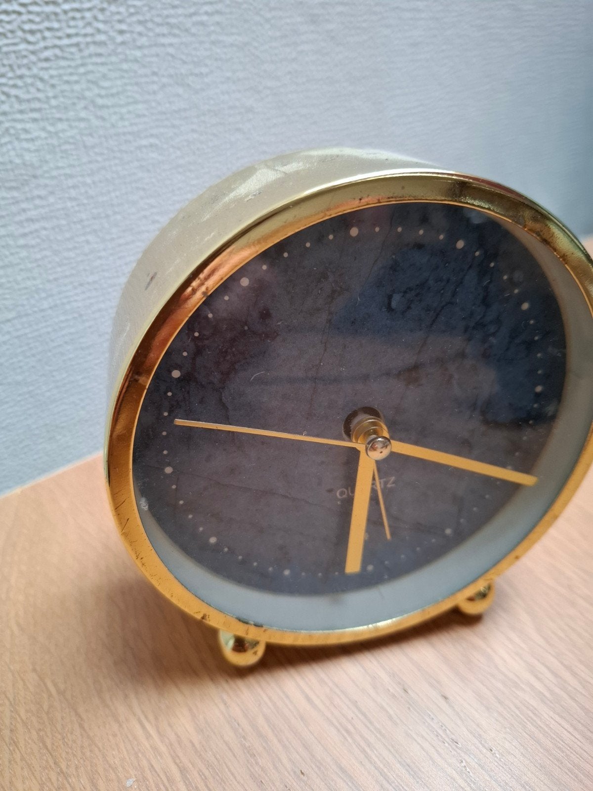 Staand klokje, op batterij, groen/goud, beschadigd, Ophalen, Gebruikt, Analoog, Werkt op batterijen