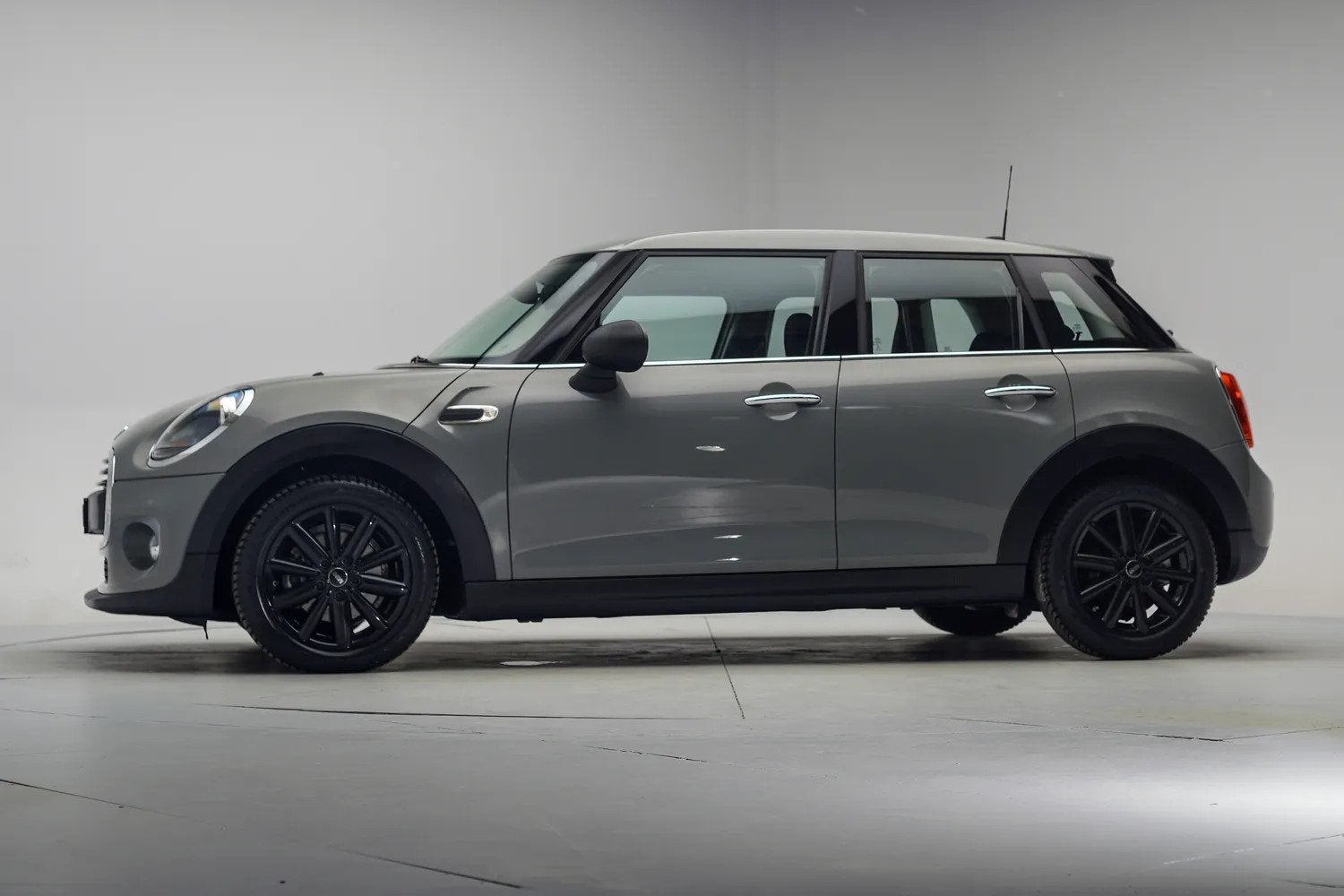 MINI One 1.5 One First [ Cruise PDC Navi ] (bj 2018), Auto's, Gebruikt, Origineel Nederlands, Bedrijf, 19 km/l