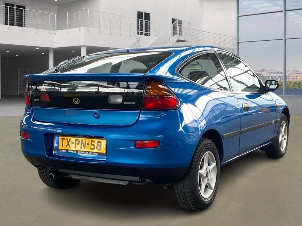 Mazda 323 1.5i P LX Automaat 1e Eigenaar +NAP NL-auto, Auto's, Mazda, Stof, 4 cilinders, Blauw, Metallic lak