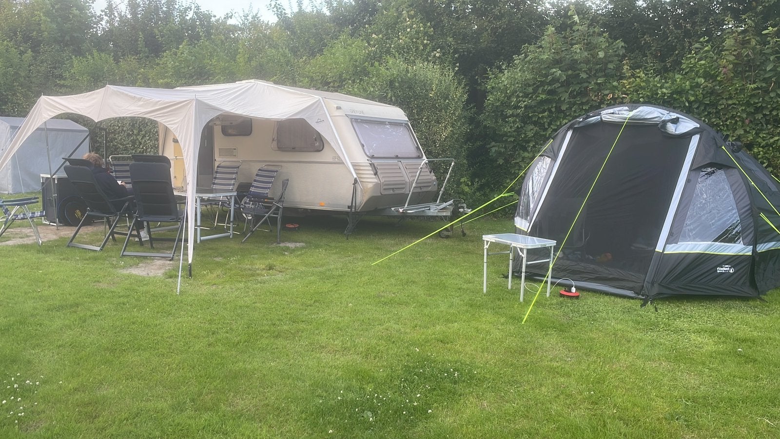 Kip grey-line KG-42-TRZ, Caravans en Kamperen, Caravans, Rondzit, Kip, Particulier, Zonnepaneel