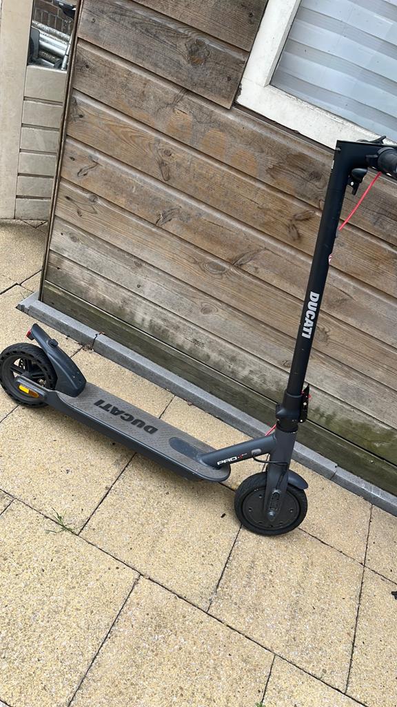 Ducati PRO - I evo, Fietsen en Brommers, Steps, Ophalen of Verzenden, Elektrische step (E-scooter)