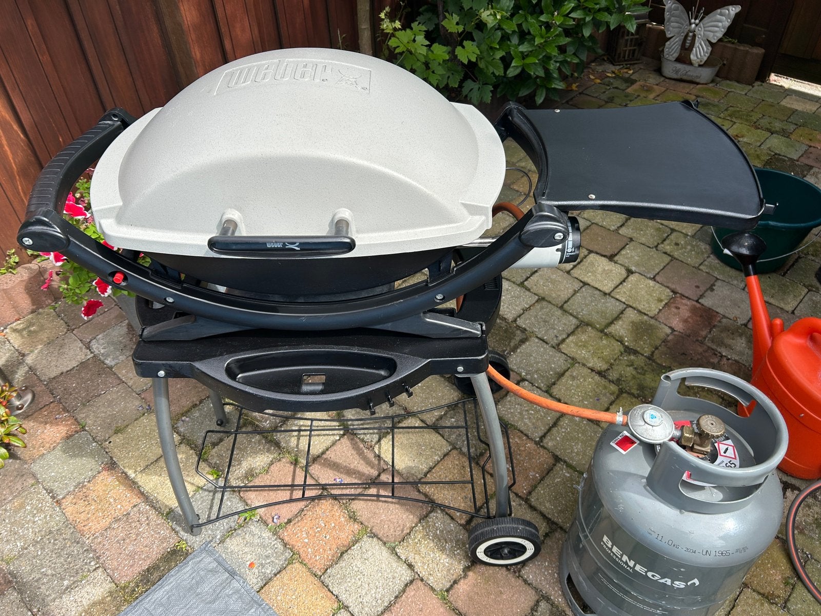 Weber Q200 met onderstel !, Tuin en Terras, Gasbarbecues, Ophalen, Gebruikt