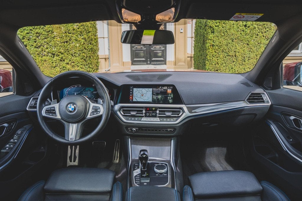 BMW 3-serie Touring 320i High Executive TREKHAAK | PANO | KU, Auto's, BMW, Automaat, Achterwielaandrijving, Gebruikt, Euro 6