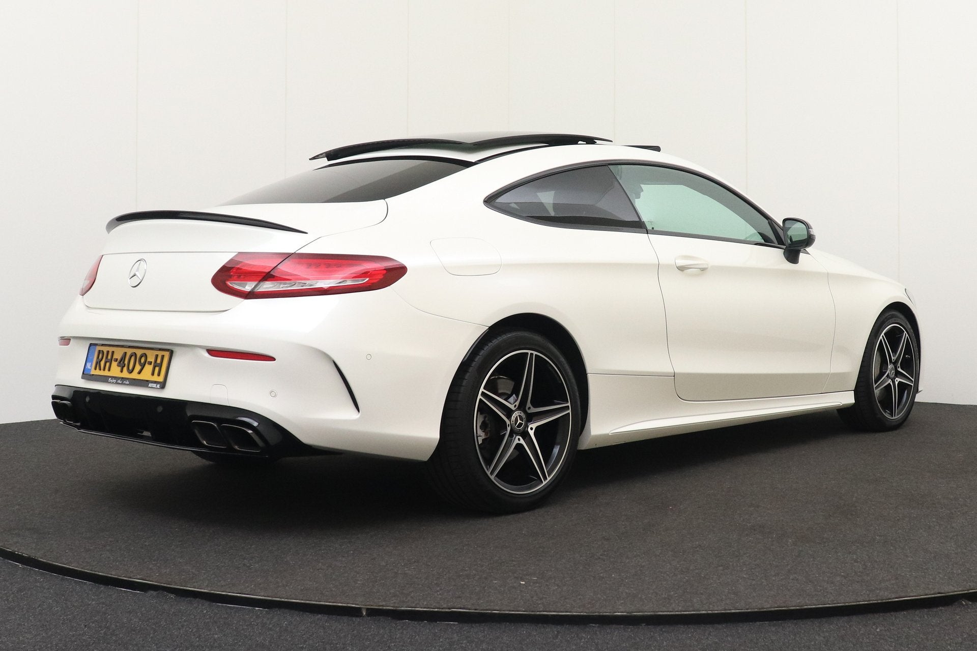Mercedes-Benz C-Klasse Coupé 180 AMG Night-Pack Pano-dak Bu, Automaat, Dealer onderhouden, Achterwielaandrijving, 4 stoelen
