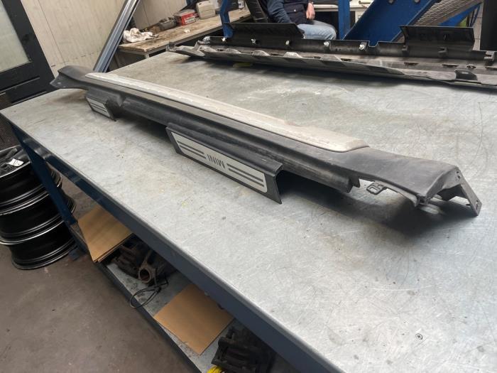 Zijskirt links van een Mini Countryman (C15), Gebruikt, -, -, Ophalen of Verzenden