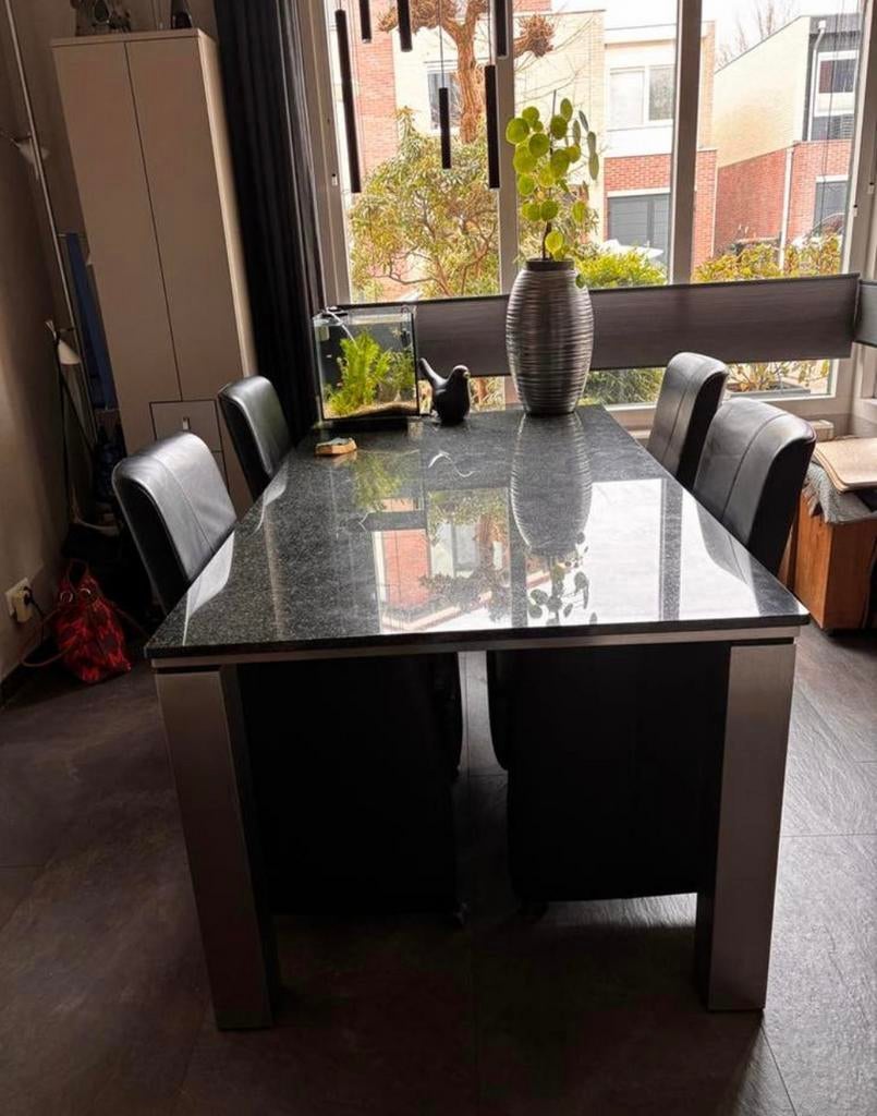 Granieten Impala eettafel met stoelen, Ophalen, Zo goed als nieuw