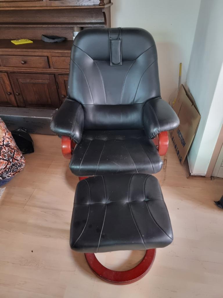 Luxe stoel met massage functie alleen nieuwe adapter nodig, Huis en Inrichting, Fauteuils, Ophalen, Gebruikt, Hout, 75 tot 100 cm