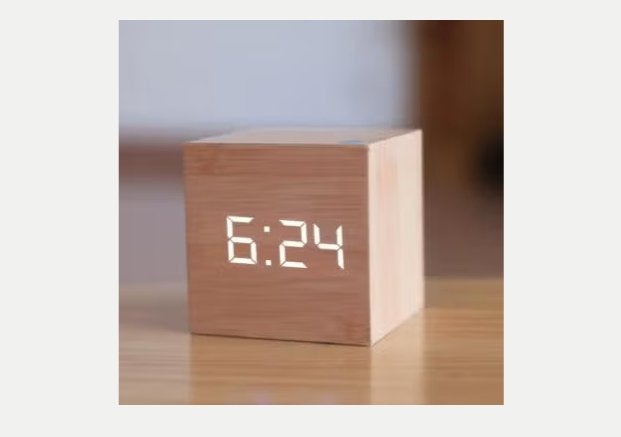 Vierkante Digitale LED Wekker – Houten Retro Design