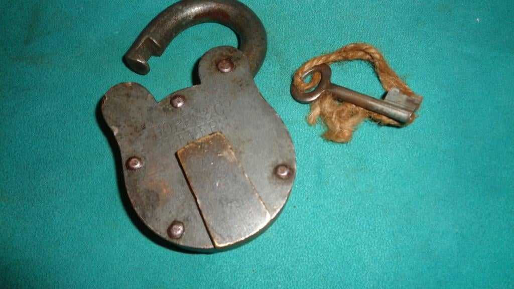 Groot antiek zwaar hangslot nr2, Verzenden
