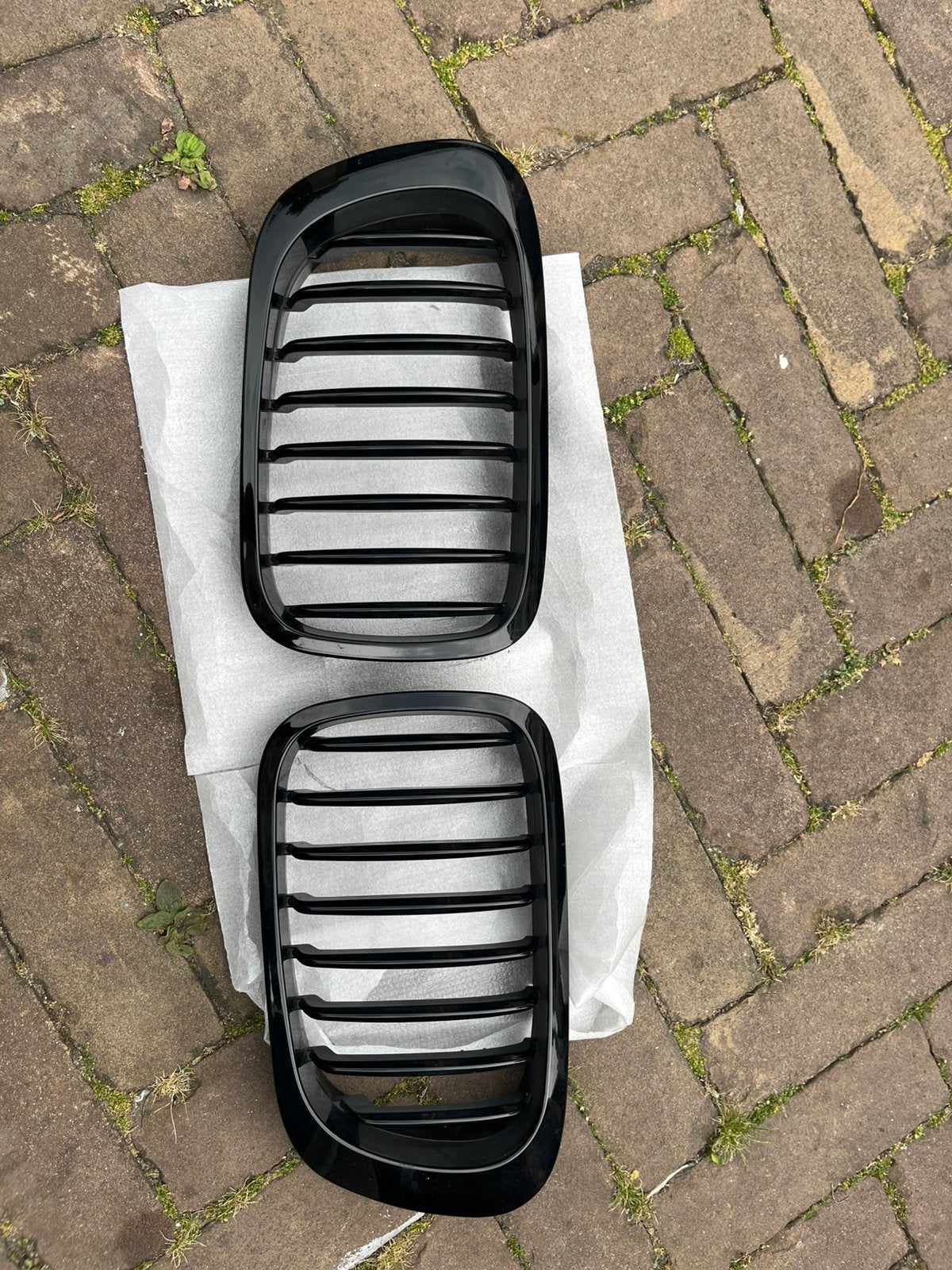 BMW E46 Coupe Cabrio Pre facelift glanszwarte grilles nieren, Auto-onderdelen, Voor, Nieuw, Ophalen of Verzenden, Bumper