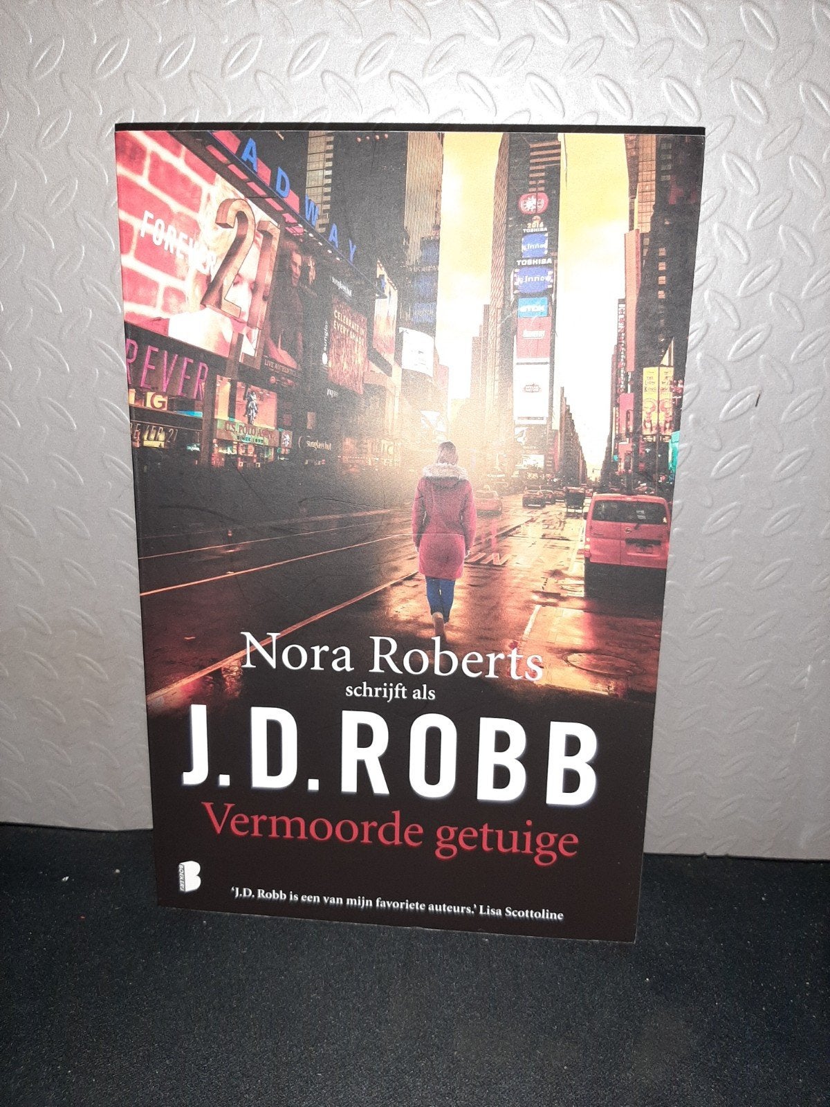 J.D. Robb - Vermoorde getuige (Nora Roberts), Boeken, Ophalen of Verzenden, Zo goed als nieuw, J.D. Robb (Nora Roberts), Nederland