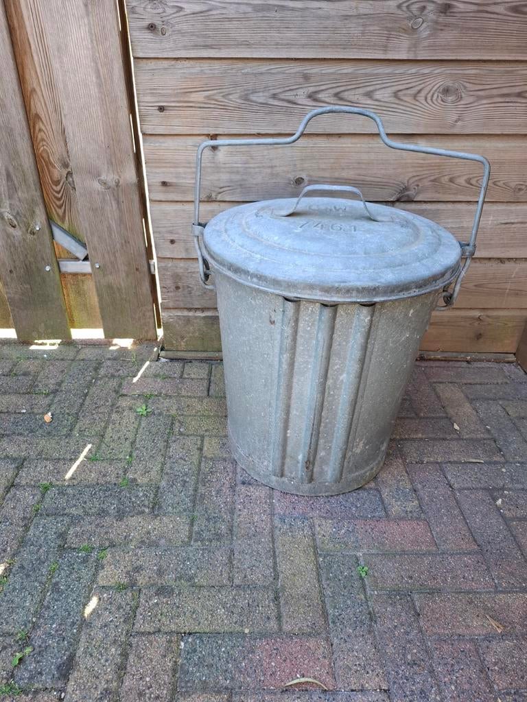 Oude zinken vuilnisemmer, Huis en Inrichting, Woonaccessoires | Prullenbakken, Gebruikt, Ophalen of Verzenden, Metaal, Minder dan 50 cm