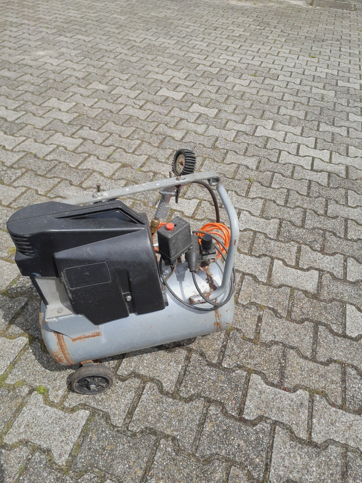 Kinzo 31L26 Compressor - 8 Bar, 200 l/min, Ophalen, Gebruikt, 6 tot 10 bar, Minder dan 200 liter/min
