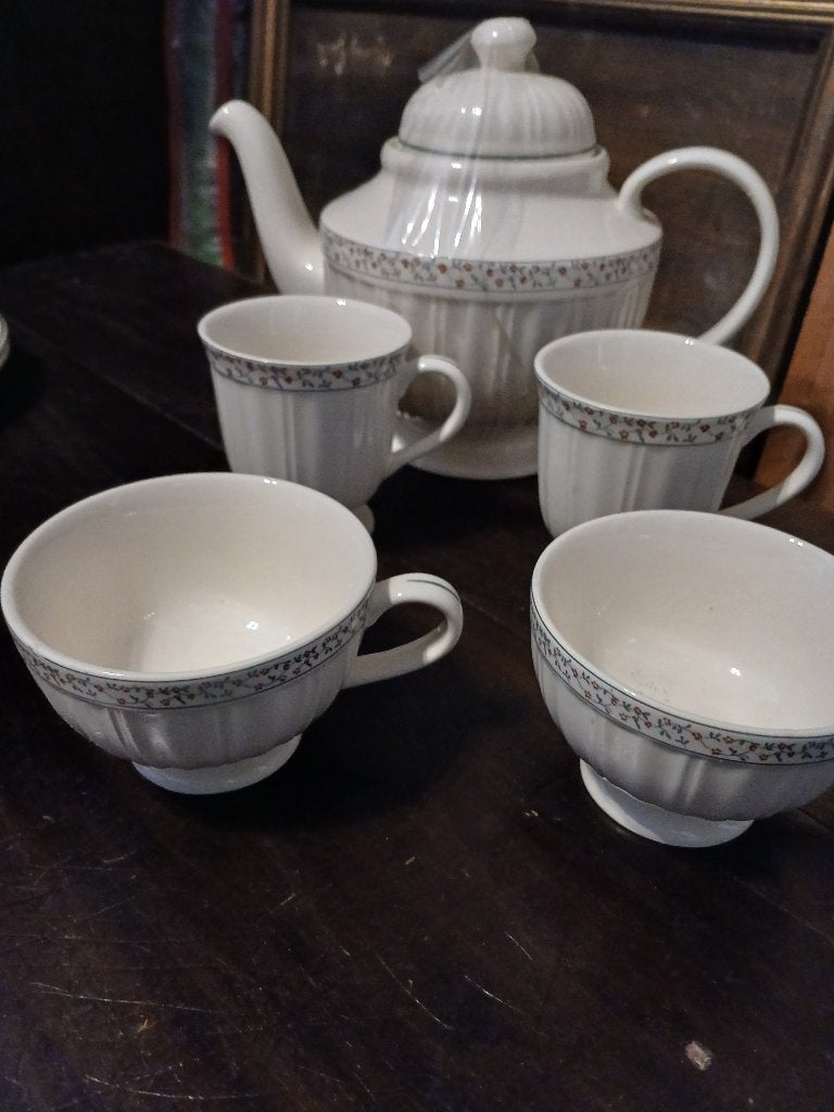 Queens Garden Theepot met 4 kopjes, Overige typen, Ophalen of Verzenden, Zo goed als nieuw, Overige stijlen