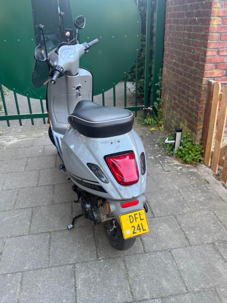 Vespa Sprint 2016 Geel Kenteken 50cc, Fietsen en Brommers, Scooters | Vespa, Gebruikt, Overige modellen, Maximaal 45 km/u, Ophalen of Verzenden