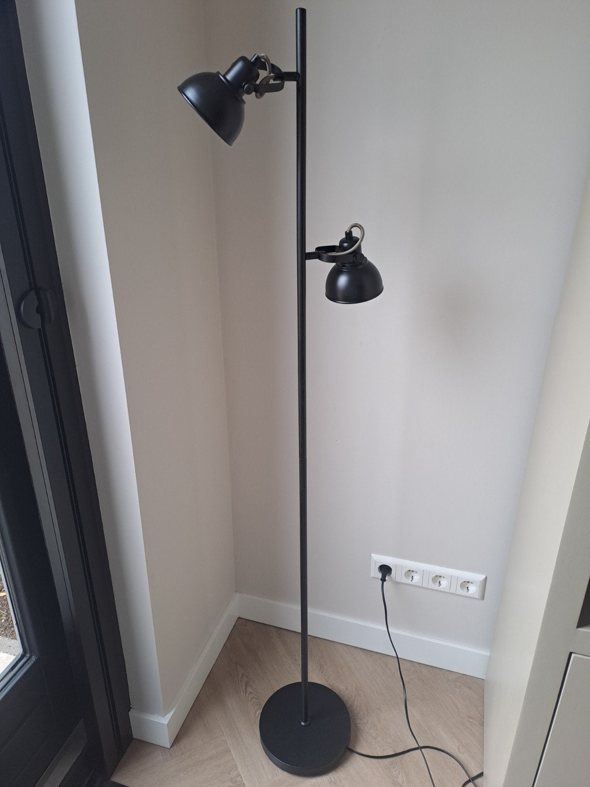 Straluma vloerlamp zwart, Ophalen, 150 tot 200 cm