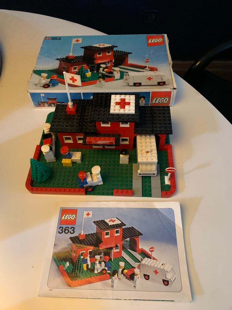 Vintage LEGO 363 Ziekenhuis met Ambulance compleet in doos, Kinderen en Baby's, Speelgoed | Duplo en Lego, Gebruikt, Lego, Complete set