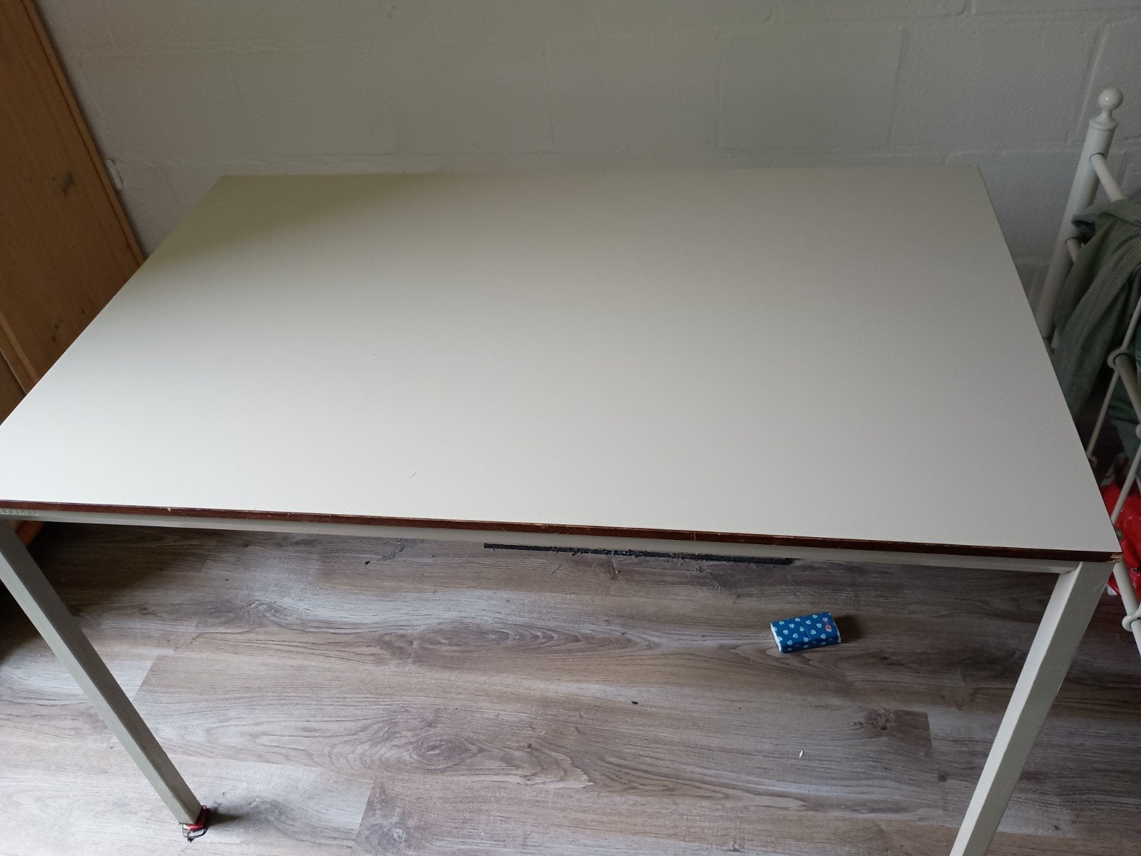 Foto 2 van Stevige Ahrend Tafel/bureau 140x75