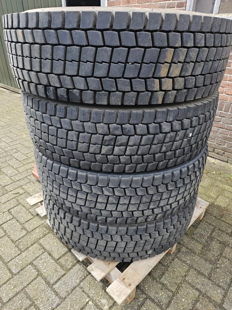 4x Bridgestone M729 295/80 R22,5, Ophalen, Gebruikt, 295 mm, Band(en)