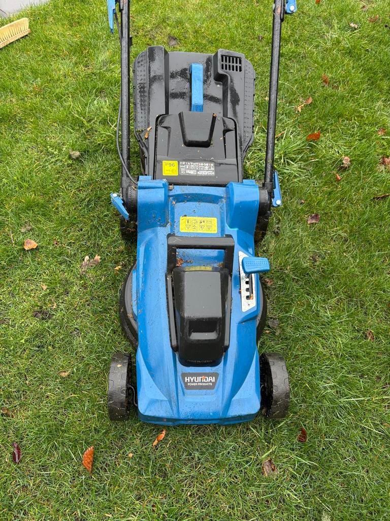 Hyundai Elektrische Grasmaaier 38cm - Krachtig en Compact, Ophalen, Cirkelmaaier, Gebruikt, Elektrische grasmaaier