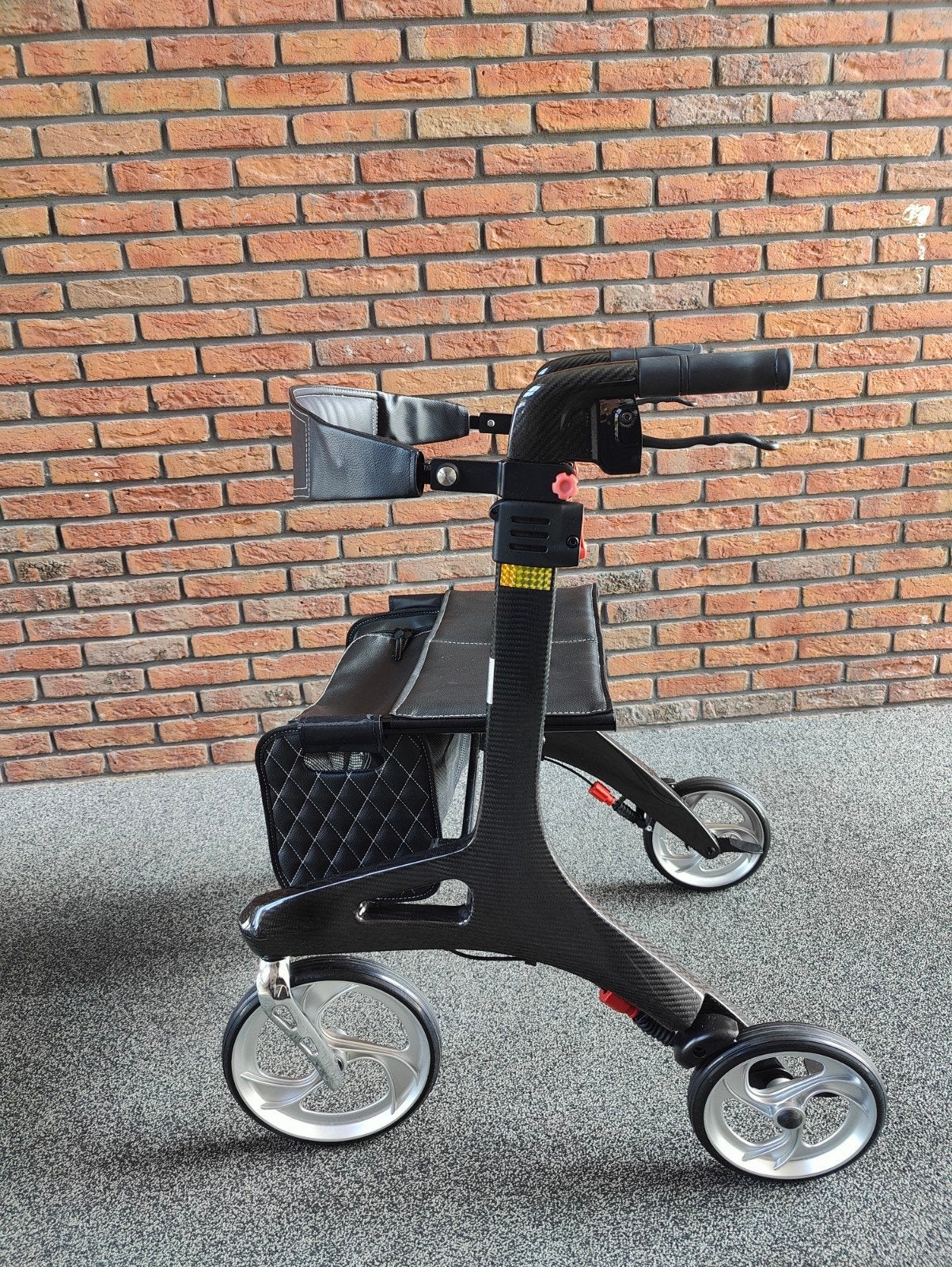 drive nitro rollator van carbon lichtgewicht nieuwstaat, Diversen, Rollators, Ophalen of Verzenden, Lichtgewicht, Zo goed als nieuw