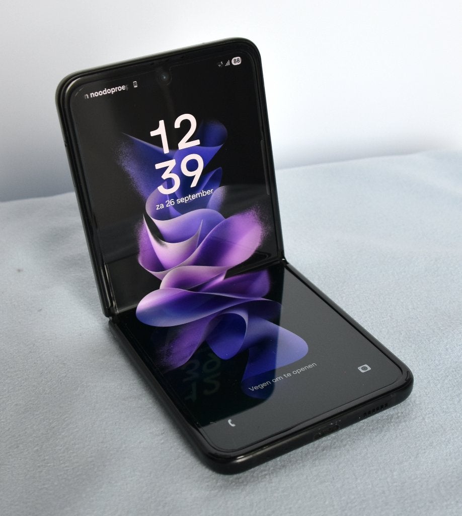 Samsung Galaxy Z Flip3 5G 256GB Zwart: in uitstekende staat, Samsung, Zwart, Zo goed als nieuw, Zonder simlock
