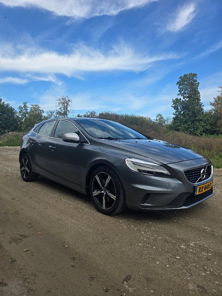 Volvo V40 2.0 T4 190PK 2018 Grijs, Auto's, Bluetooth, Origineel Nederlands, Particulier, 1342 kg