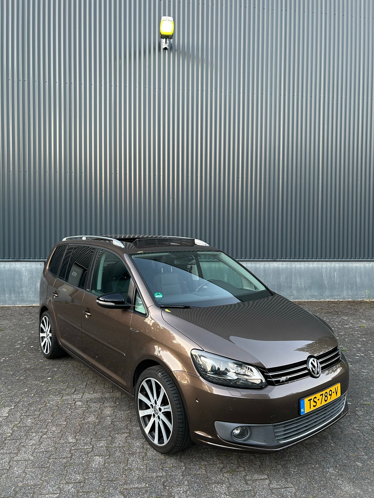Volkswagen Touran 1.4 TSI Comfortl. 7p. Climate Navi Panodak, Beige, 4 cilinders, Bruin, Parkeercamera