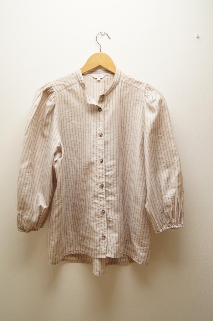 MbyM Blouse Maat 38-40, Kleding | Dames, Blouses en Tunieken, Zo goed als nieuw, Maat 38/40 (M), Beige, Verzenden
