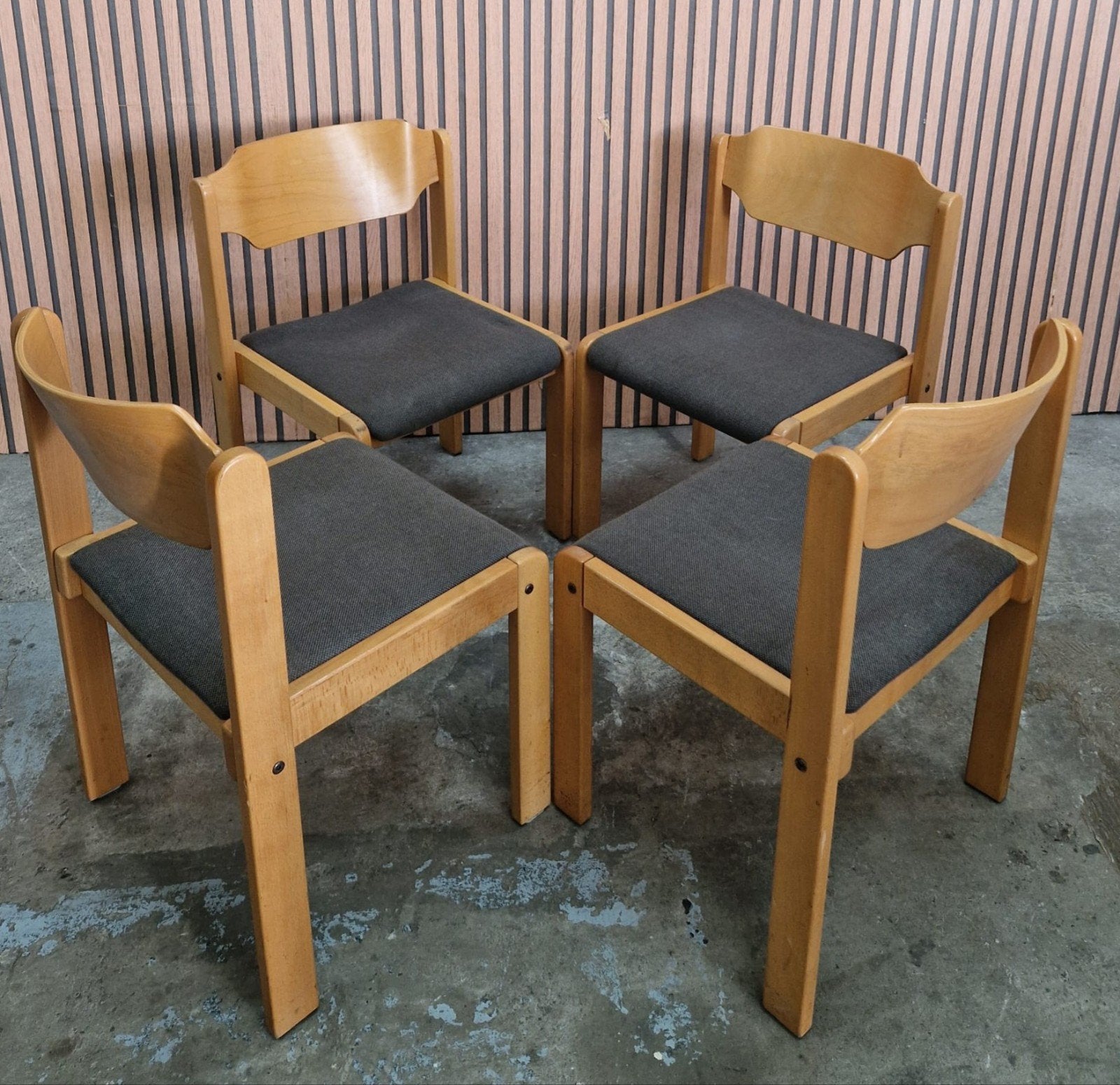 10 x Vintage Deense houten stoelen kantine cafe horeca cafe, Ophalen of Verzenden, Zo goed als nieuw, Bruin, Vijf, Zes of meer stoelen