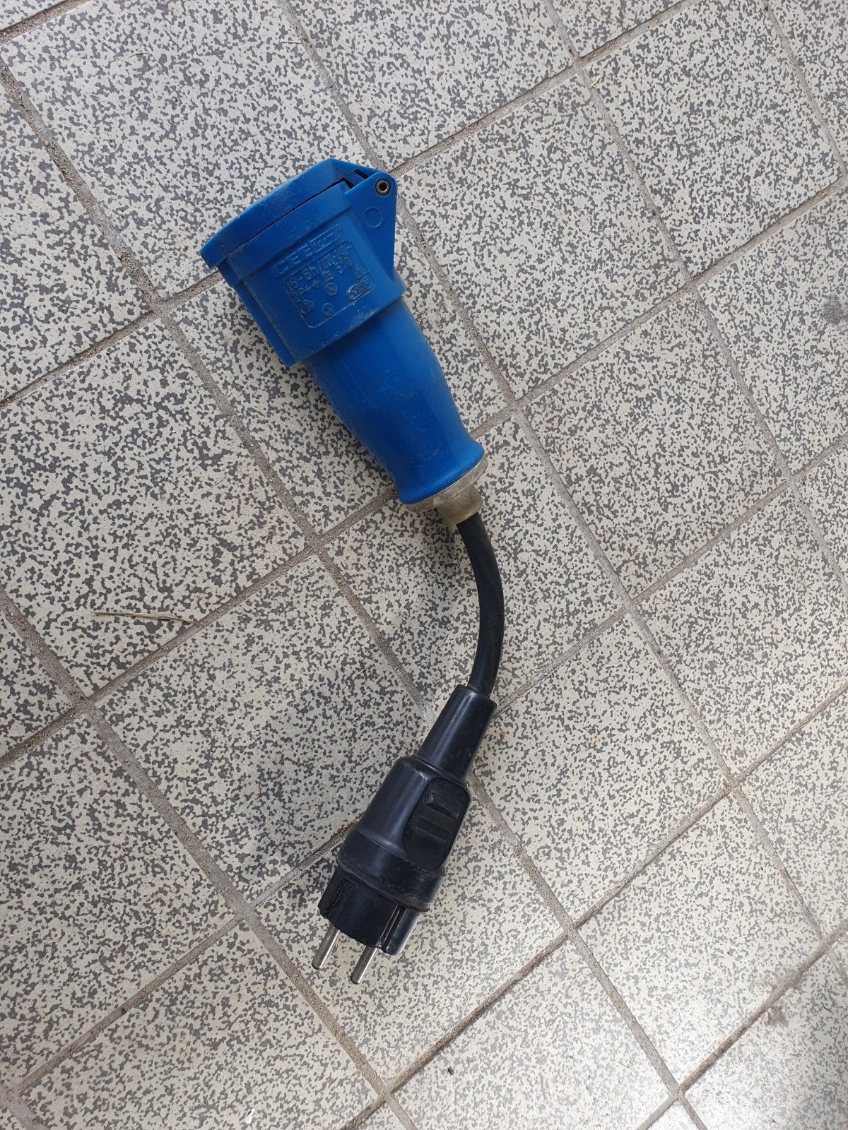Verloopstekker 230V naar CEE voor camping, Caravans en Kamperen, Caravan accessoires, Ophalen of Verzenden, Gebruikt