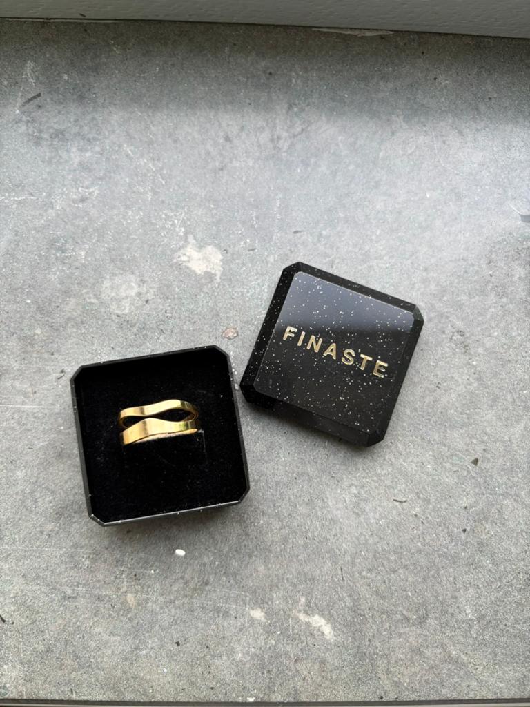 Nieuwe ring Finaste met golf patroon verstelbaar goud, Nieuw, Ophalen of Verzenden, Dame, Goud