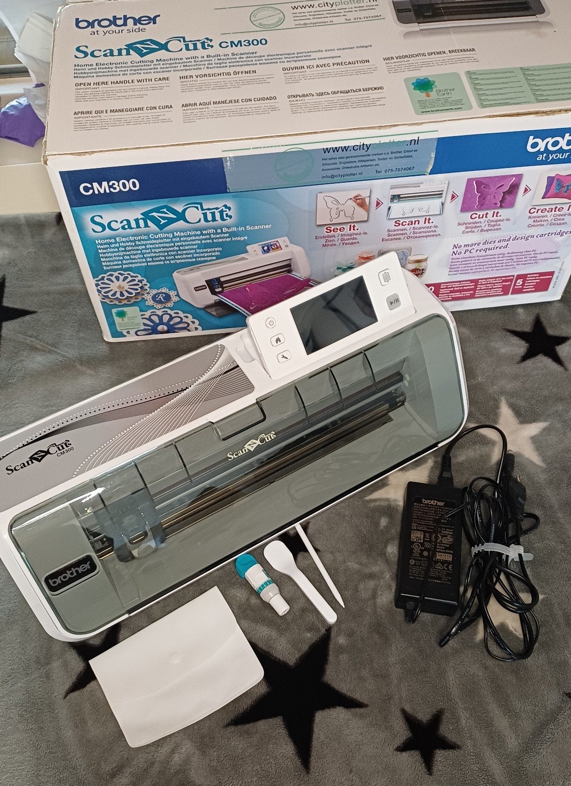 Brother ScanNCut CM300 snijplotter met ingebouwde scanner, Hobby en Vrije tijd, Ophalen of Verzenden, Zo goed als nieuw, Naaimachine