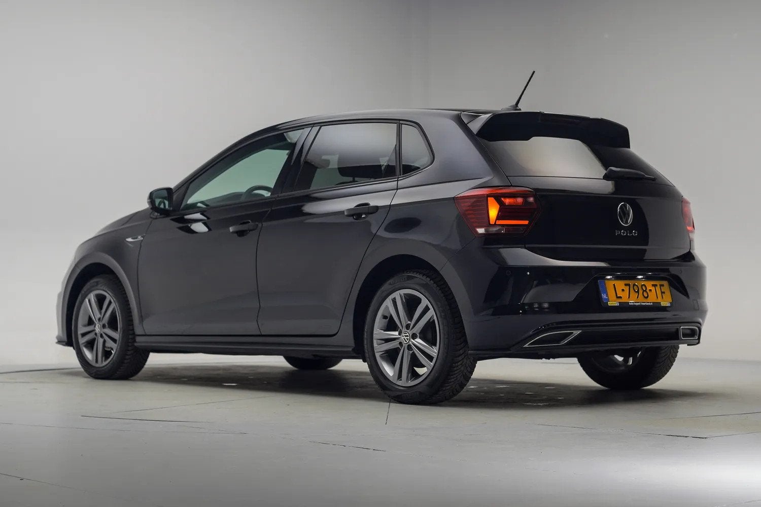 Volkswagen Polo 1.0 TSI R-Line Edition [ Navi Apple/Android, 1063 kg, Gebruikt, 95 pk, Origineel Nederlands