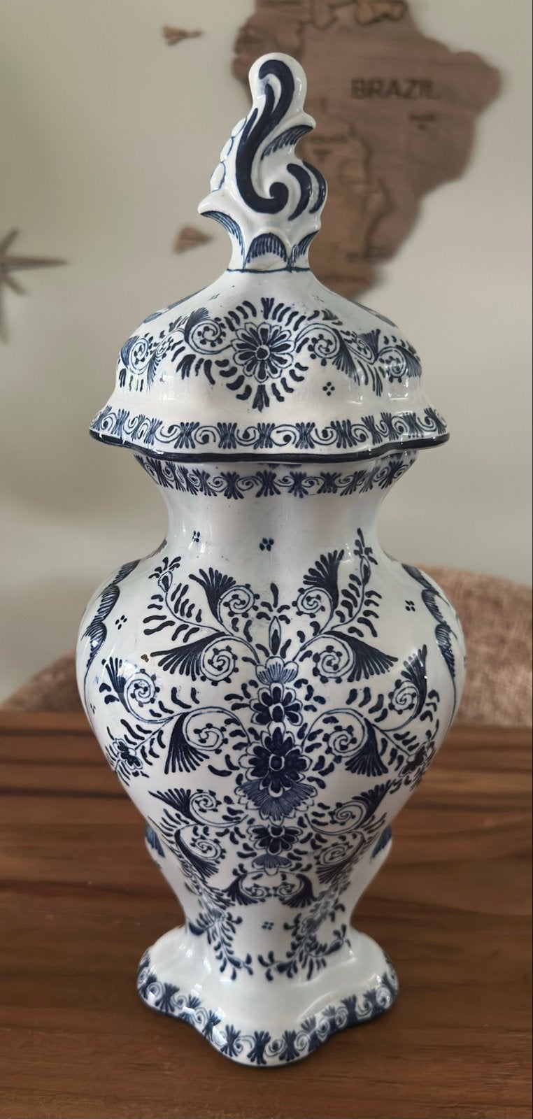 Set van 2 Delft blauwe vazen, waarvan één met deksel, Ophalen